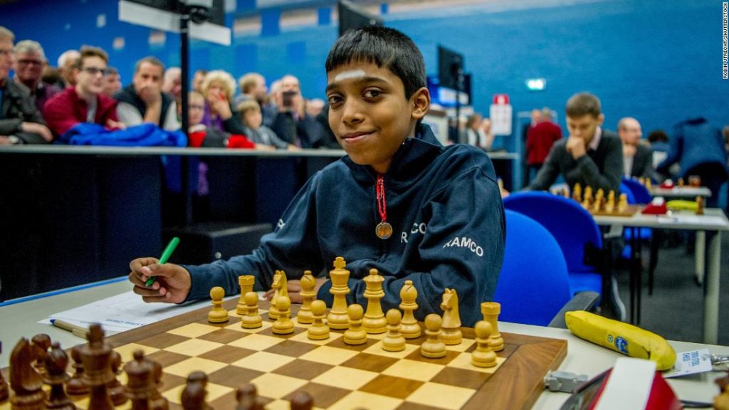 راميشبابو براجناناندها: إحساس الشطرنج الهندي البالغ من العمر 16 عامًا يذهل العالم رقم 1 ماغنوس كارلسن