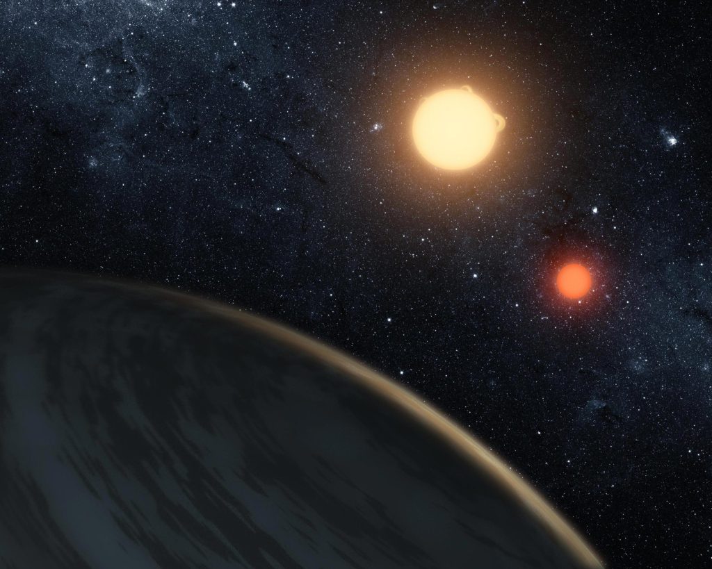 يحدد علماء الفلك كوكبًا واقعيًا له شمسان - مثل "تاتوين" من حرب النجوم
