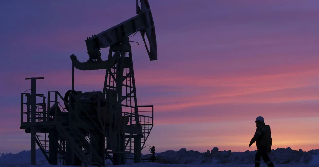 انخفض النفط بنسبة 5٪ وسط تكهنات بأن حظر النفط الأمريكي الروسي لن يزيد من صدمة الإمدادات