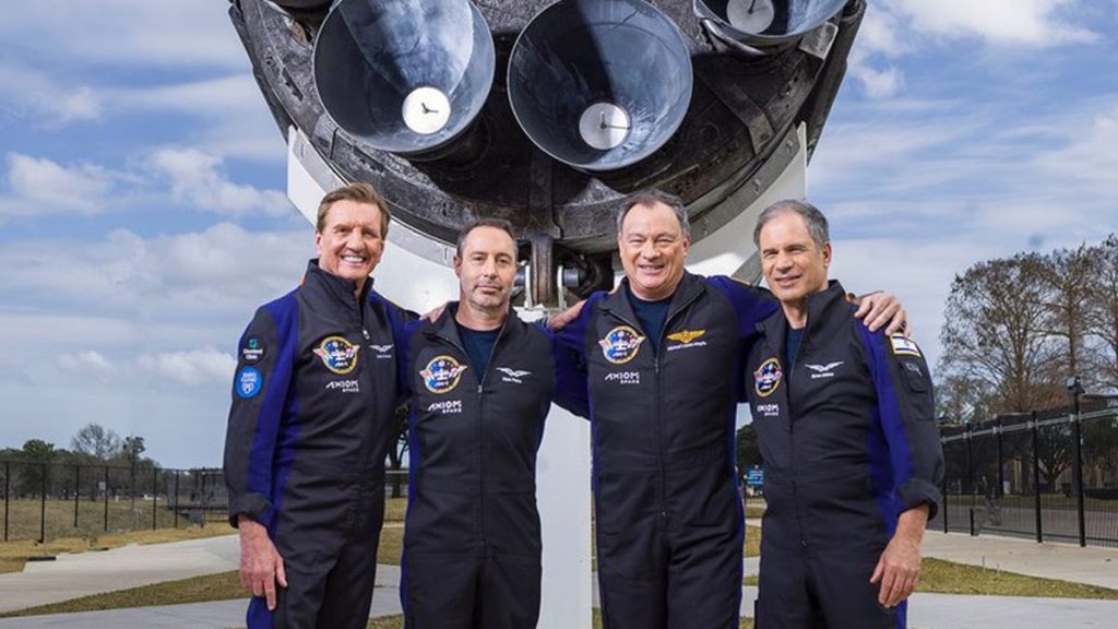 تم السماح برحلة رائد فضاء خاصة من طراز Ax-1 تابعة لشركة SpaceX للإطلاق في انتظار اختبار صاروخ القمر Artemis 1 التابع لناسا
