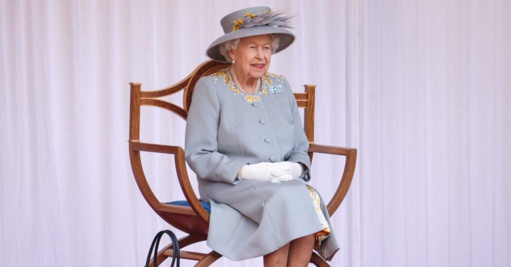 الملكة إليزابيث تستأنف عملها بعد ذعر فيروس كورونا