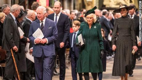 حضر الأمير تشارلز الخدمة مع زوجته كاميلا ، دوقة كورنوال ، وكذلك الأمير ويليام وكاثرين ، دوقة كامبريدج وأطفالهما.