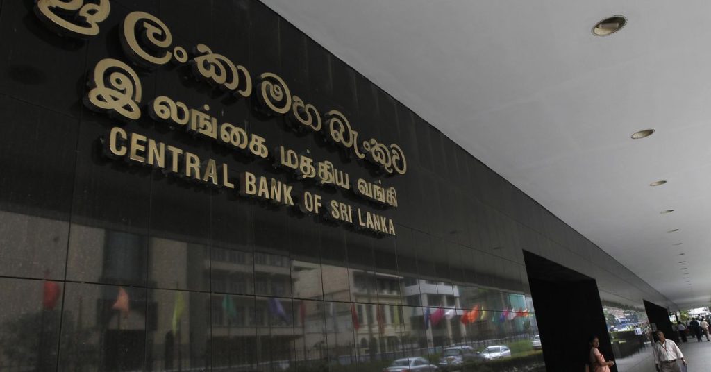 سريلانكا تعلق من جانب واحد مدفوعات الديون الخارجية ، وتقول إنها بحاجة إلى المال مقابل الضروريات