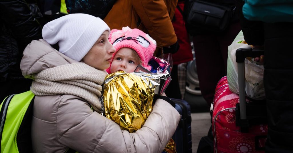 كيف يمكن للأمريكيين رعاية اللاجئين الأوكرانيين