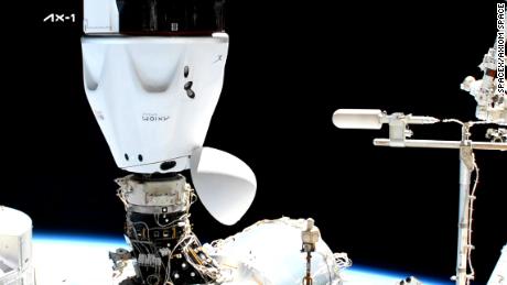 وصلت مهمة سياحة SpaceX للتو إلى محطة الفضاء الدولية.  إليك كل ما تحتاج إلى معرفته 