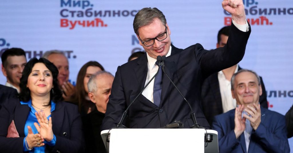 يستعد الرئيس الصربي الحالي فوسيتش للفوز بولاية ثانية