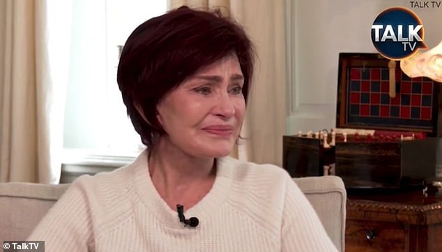 محطم: الشخصية التلفزيونية شارون ، 69 عاما ، انهارت بالبكاء يوم الخميس بعد تأكيدها أنها عائدة إلى الولايات المتحدة لمساعدة زوجها
