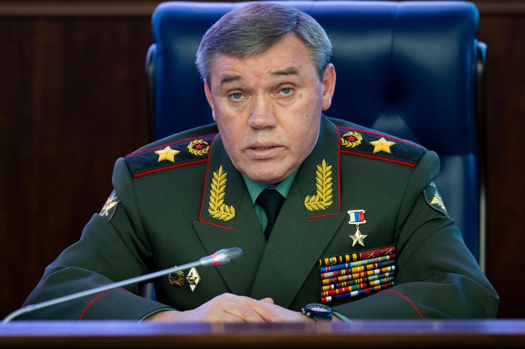 أعلى جنرال روسي يتفادى هجوم أوكرانيا في رحلة سرية إلى خط المواجهة