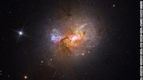 الثقب الأسود الذي يؤجج ولادة النجوم جعل العلماء يقومون بعمل مزدوج