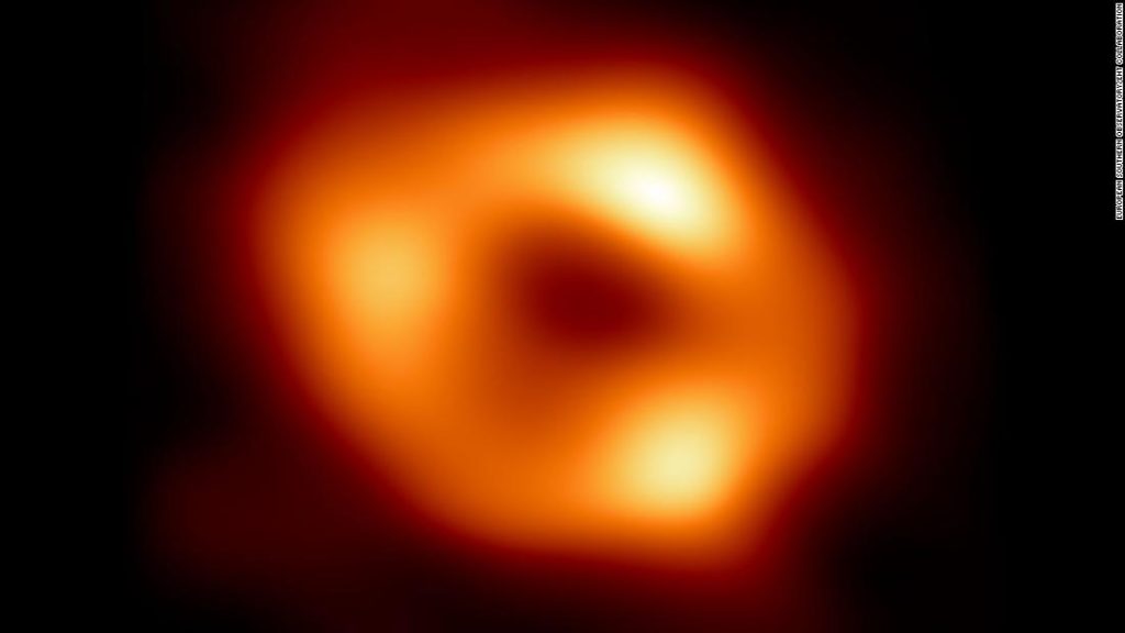 ثقب أسود هائل: تم الكشف عن الصورة الأولى للقوس A * في مركز مجرة ​​درب التبانة