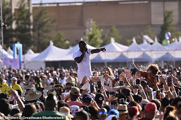 حضر الآلاف من محبي موسيقى الهيب هوب و R & B مهرجان الموسيقى ليلة السبت ، والذي شارك فيه فنانون مثل Akon
