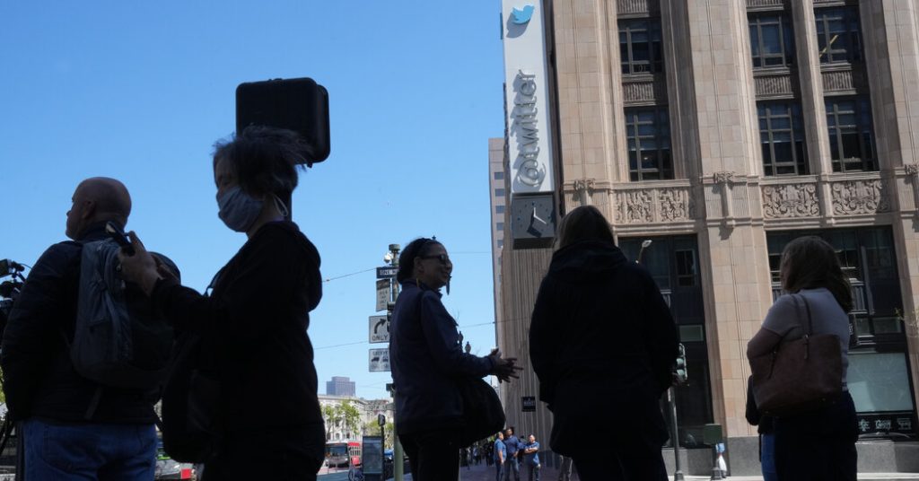 اثنان من قادة Twitter يغادران الشركة بعد صفقة المسك