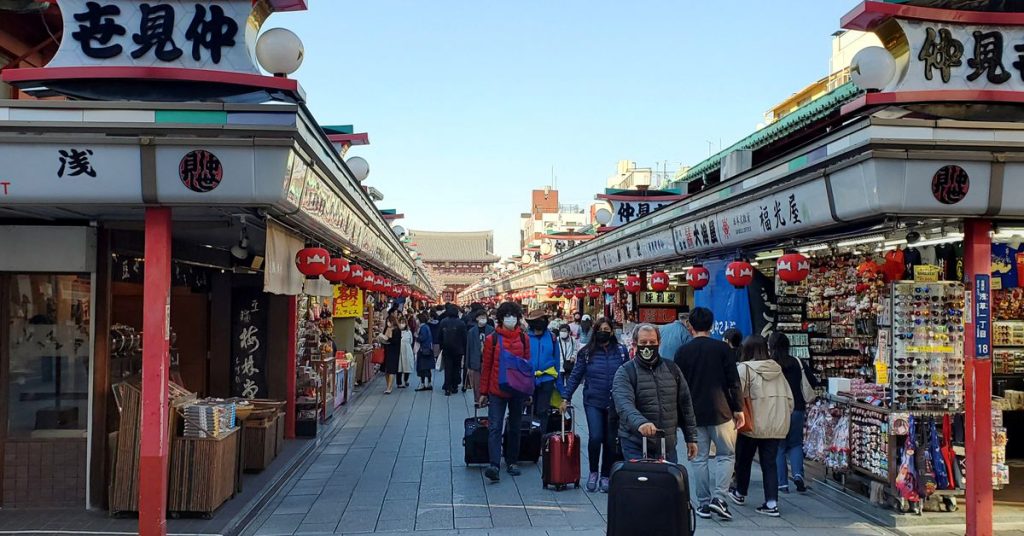 تسمح اليابان لمجموعات سياحية محدودة اعتبارًا من مايو كخطوة لإعادة الافتتاح الكامل