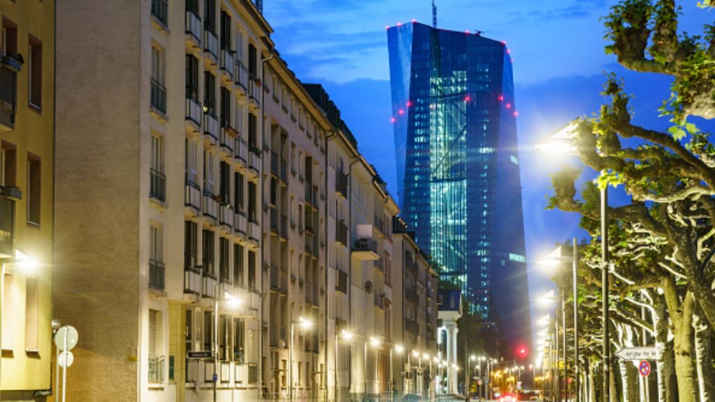 عضو البنك المركزي الأوروبي يدفع باتجاه التحرك السريع لرفع أسعار الفائدة