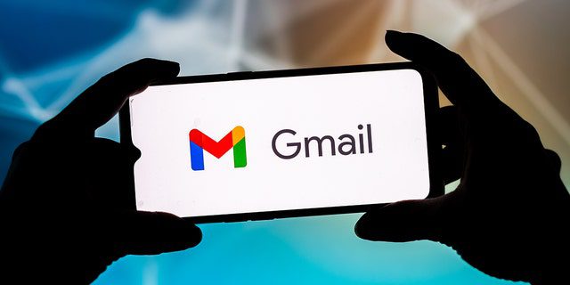 Gmail ، تطبيق البريد الإلكتروني الشهير من Google.  هناك العديد من النصائح والحيل المدفونة لتحسين تجربتك عبر جميع تطبيقات Google. 