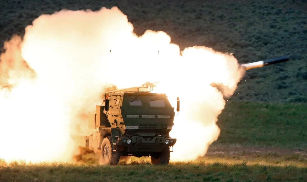 أوكرانيا تطلب المزيد من أنظمة الصواريخ ؛  لافروف يحذر من ضربات في روسيا