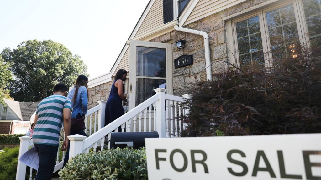 تباطأت الزيادات في أسعار المنازل بشكل طفيف في أبريل ، كما تقول ستاندرد آند بورز كيس شيلر