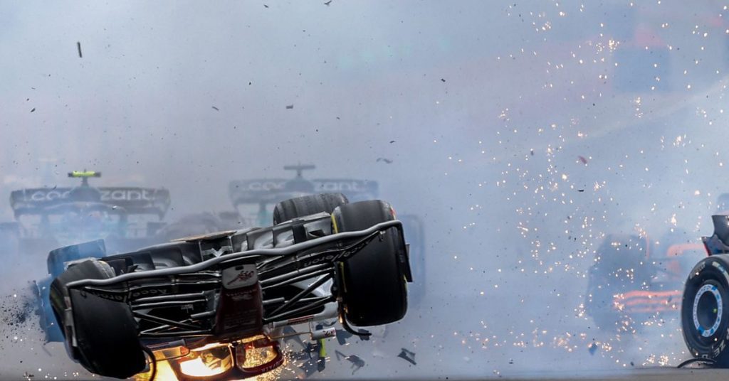 ينجو سائق الفورمولا ون من حادث مروع بفضل متطلبات قمرة القيادة الهالة