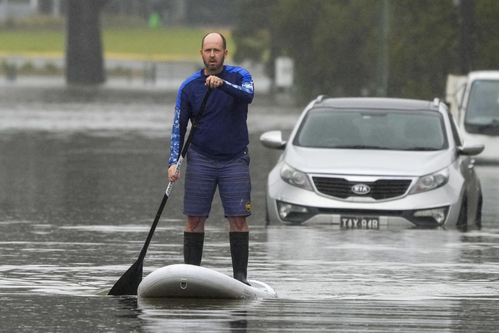 عبء فيضانات سيدني 50،000 حول أكبر مدينة في أستراليا