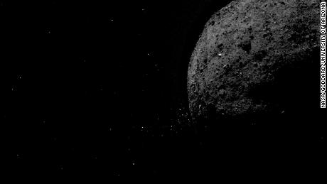 تظهر هذه الصورة كويكب بينو يقذف جزيئات صخرية من سطحه في 19 يناير 2019. 