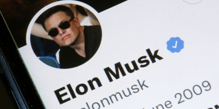 يصرف Elon Musk 6.9 مليار دولار من أسهم Tesla ، فقط في حالة