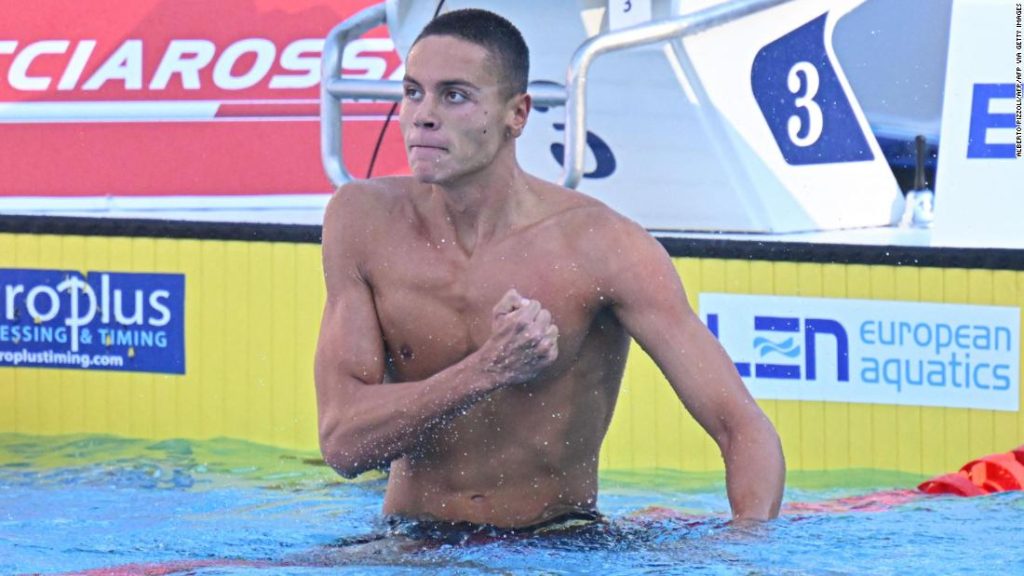 ديفيد بوبوفيتشي ، 17 عاما ، حطم الرقم القياسي العالمي 100 متر سباحة حرة في البطولات الأوروبية
