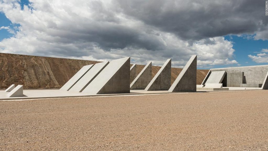 سيتم افتتاح "مدينة" الفنان مايكل هايزر في صحراء نيفادا بعد 50 عامًا