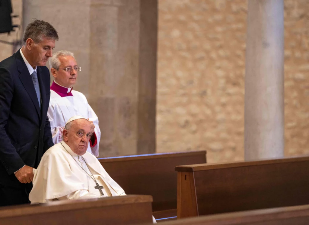 التقى كرادلة الكنيسة الكاثوليكية في الفاتيكان مع البابا فرانسيس
