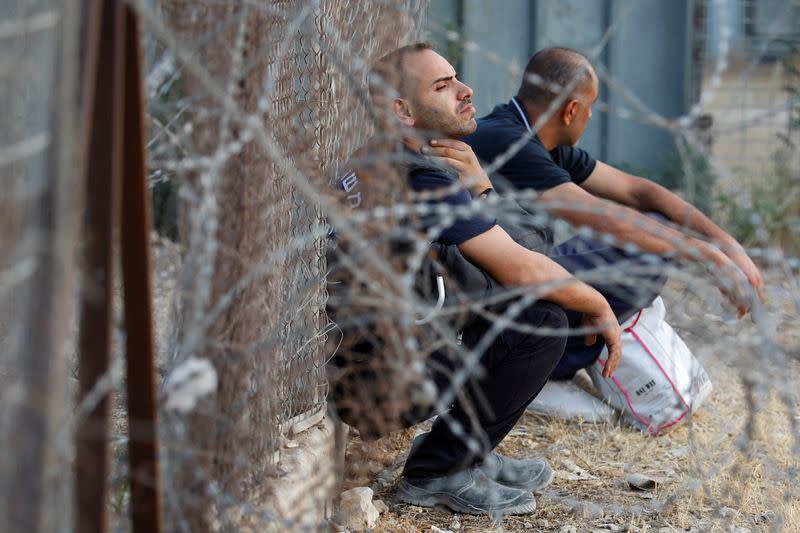 الفلسطينيون العاملون في إسرائيل يضربون عن العمل احتجاجا على طلب حسابات بنكية