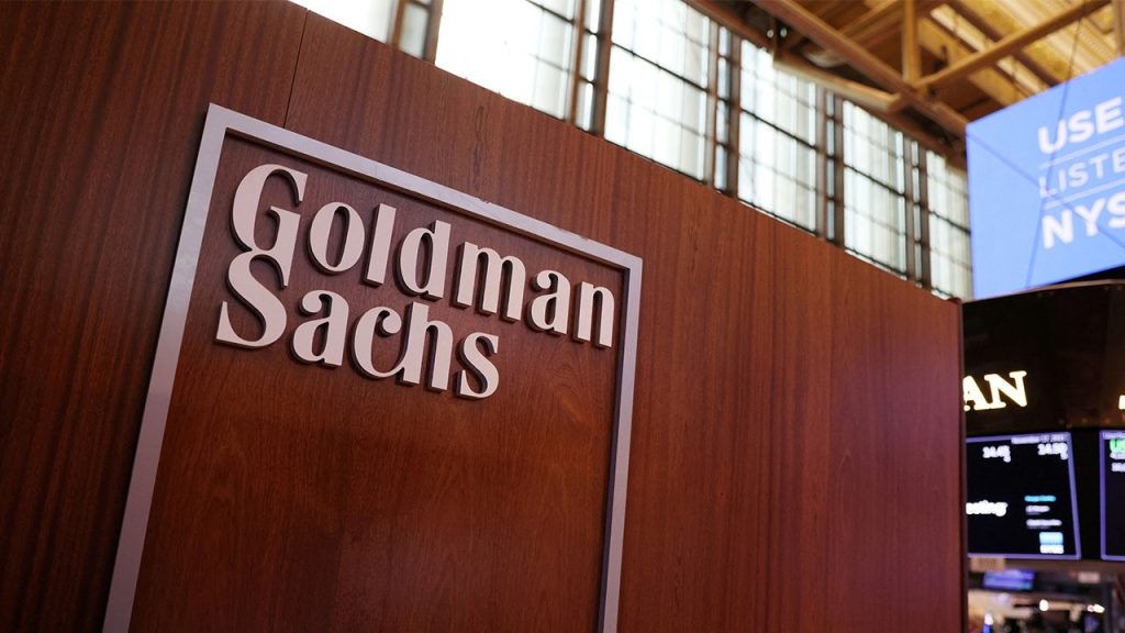 يخفض بنك جولدمان ساكس توقعاته لعام 2023 للنمو في الولايات المتحدة