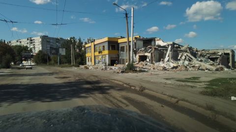 تم تدمير الشوارع الرئيسية في باخموت.