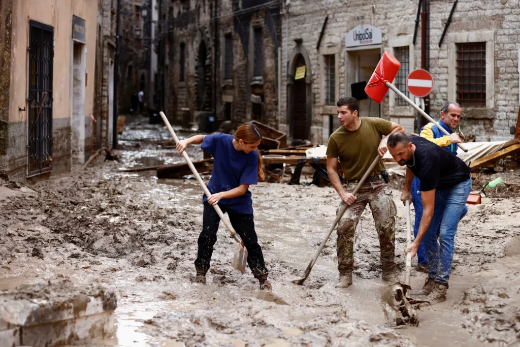 تسعة قتلى بعد فيضانات ضربت منطقة ماركي الإيطالية