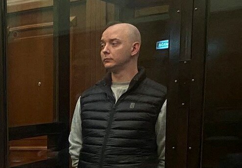 حكم على الصحفي إيفان سافرونوف بالسجن 22 عاما بتهمة الخيانة العظمى