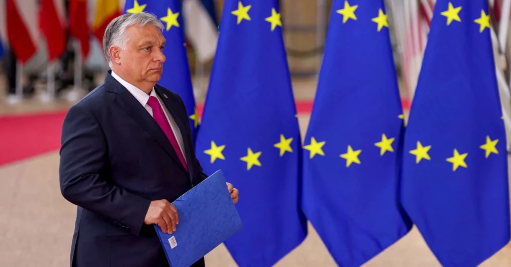 في البداية ، يتحرك الاتحاد الأوروبي لقطع الأموال عن المجر بسبب الإضرار بالديمقراطية