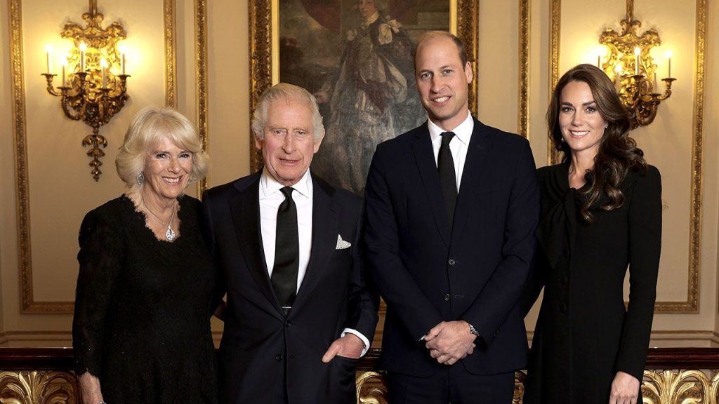 نشر قصر باكنغهام صورة جديدة للملك تشارلز الثالث وكاميلا وويليام وكيت