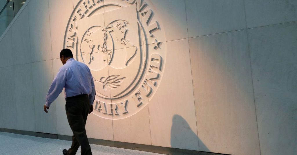 صندوق النقد الدولي يحذر من تباطؤ النمو وزيادة مخاطر السوق مع اجتماع مسؤولي المالية