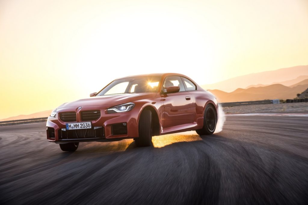 2021 BMW M2 مقابل 2023 BMW M2: M Car Showdown