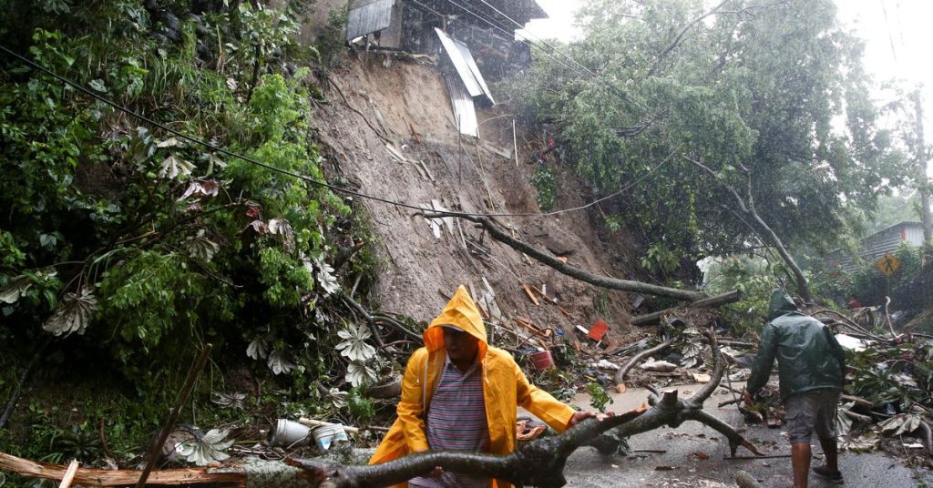العاصفة جوليا تقتل 25 شخصًا في أمريكا الوسطى بينما تتجه نحو المكسيك