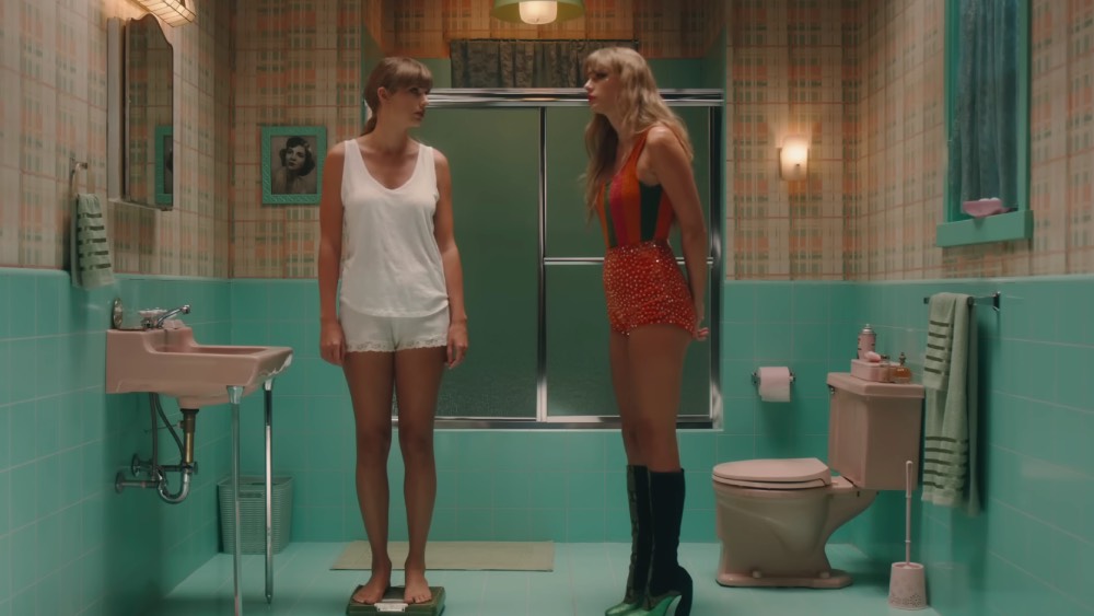 يزيل الفيديو الموسيقي "Anti-Hero" من Taylor Swift قراءة مقياس "الدهون"