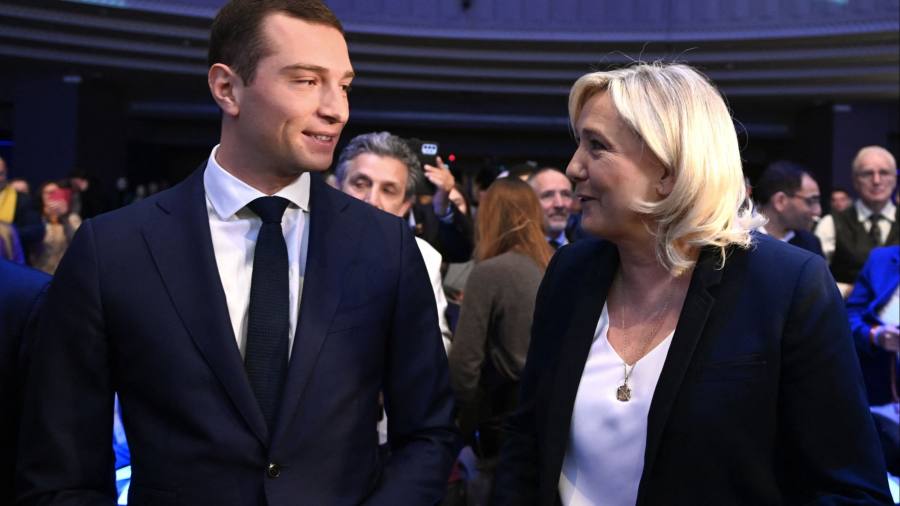 يسعى اليمين المتطرف في فرنسا إلى الانتقال من الهامش السياسي إلى التيار السائد
