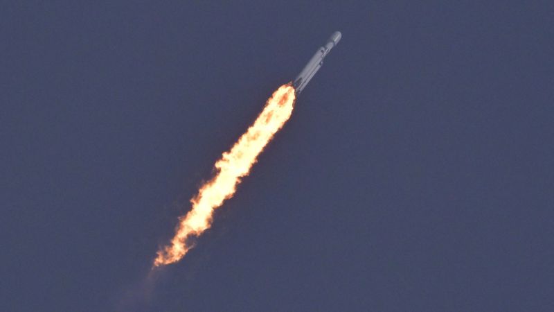 إطلاق Falcon Heavy ، أقوى صاروخ في العالم من SpaceX