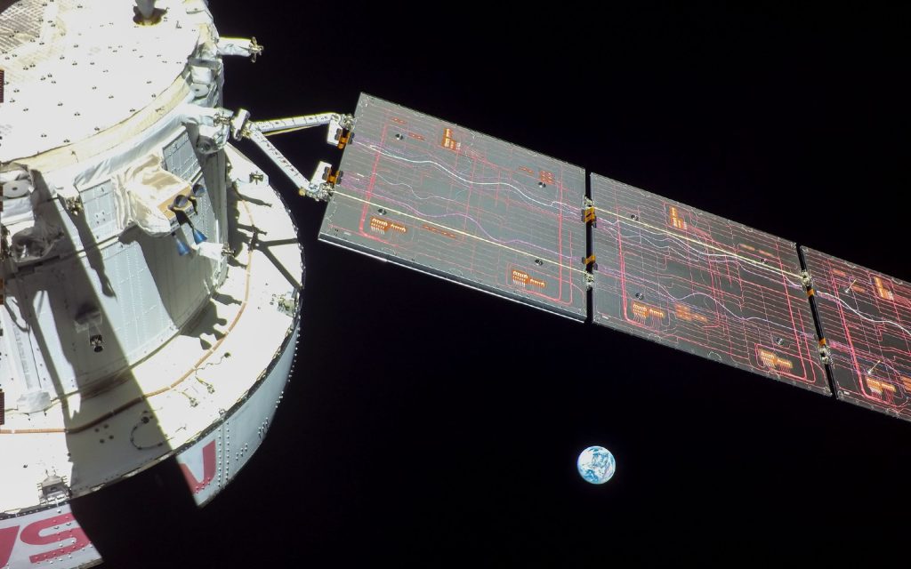 مركبة الفضاء أوريون التابعة لناسا تحطم الرقم القياسي في رحلة أبولو 13