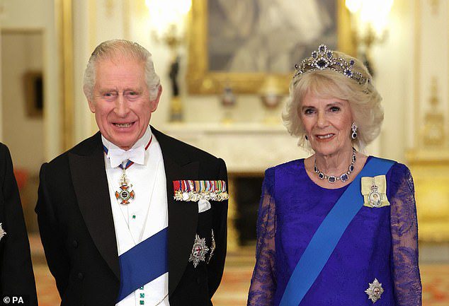 وصفت المصادر الملكية كيف أن الملك تشارلز والملكة كاميلا 