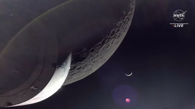 كبسولة أوريون التابعة لناسا تحلق بالقرب من القمر