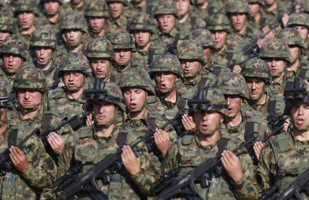 تسعى صربيا إلى عودة قواتها إلى كوسوفو مع تصاعد التوترات
