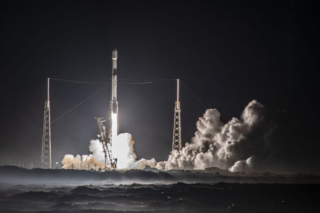 شاهد إطلاق صاروخ SpaceX 2 من أقمار الاتصالات في المدار اليوم (16 ديسمبر)