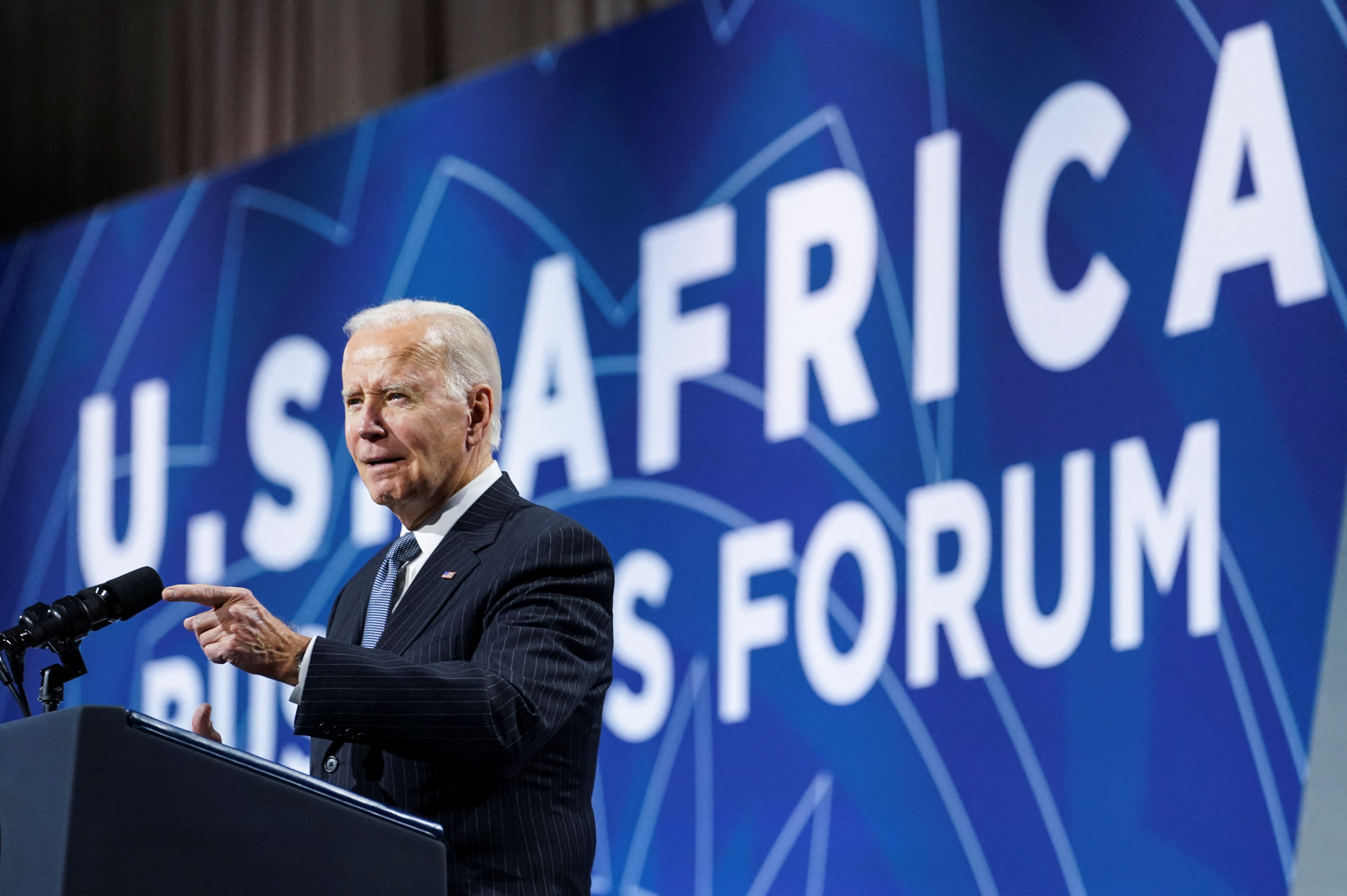 الرئيس الأمريكي بايدن يلقي كلمة في قمة قادة الولايات المتحدة وأفريقيا لعام 2022 في واشنطن